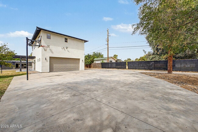Building Photo - 2311 E Colter St