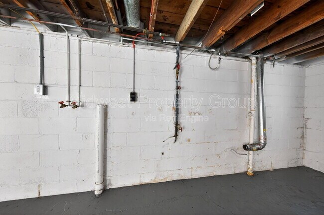 Building Photo - 10066 Dorothy Ave