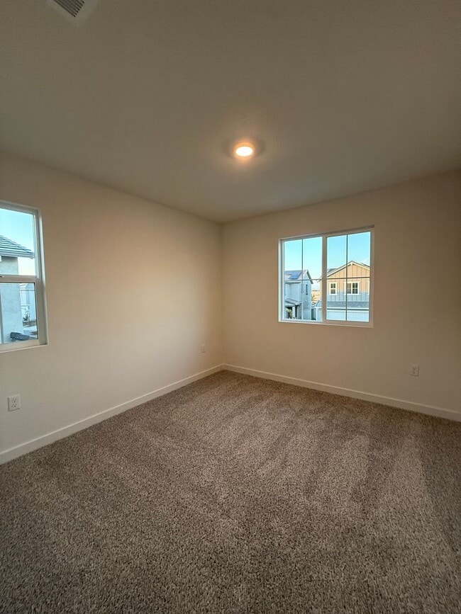 Building Photo - 4 Bed 2.5 Ba 2 Story 2 Car