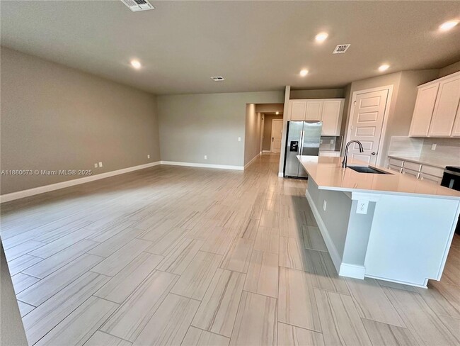 Building Photo - 9035 Dahlia Cir