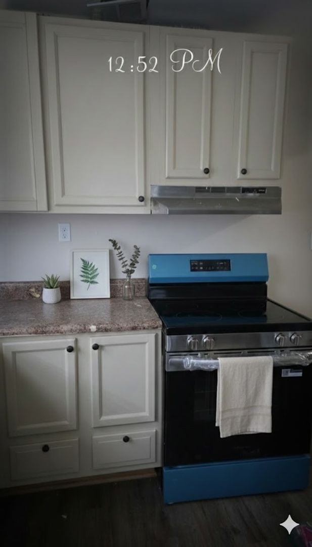 Building Photo - 711 Marine St