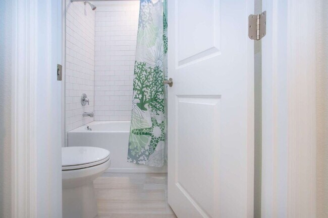 Building Photo - Lakeside Luxury in Parrish - 5 Bedroom BRA...