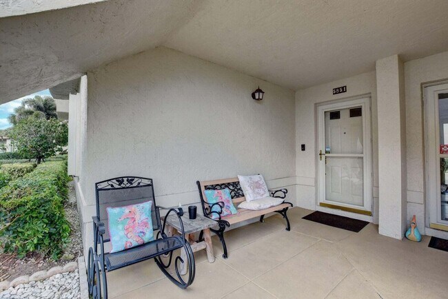 Building Photo - 5851 Parkwalk Dr