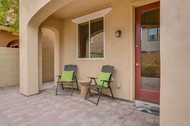Building Photo - GREAT LOCATION!  Fabulous move-in ready 5 bed /3 bath home in south Tempe