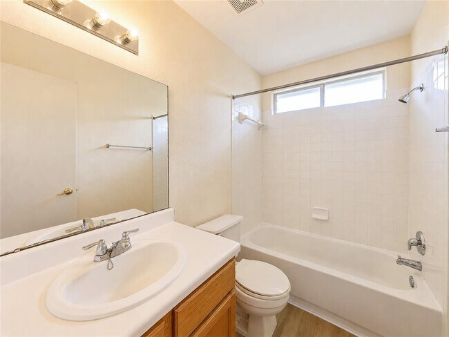Building Photo - 5509 Bentsen Ln
