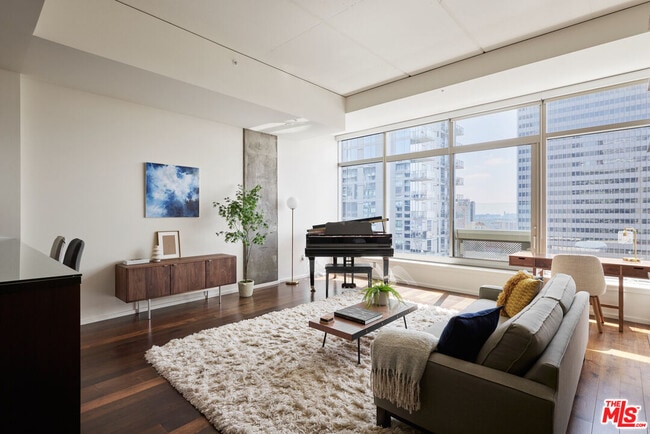 Primary Photo - 1155 S Grand Ave