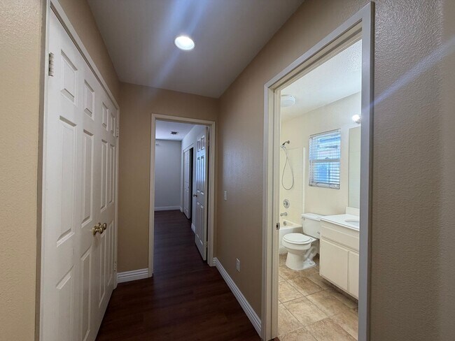 Building Photo - 1683 Falcon Peak St