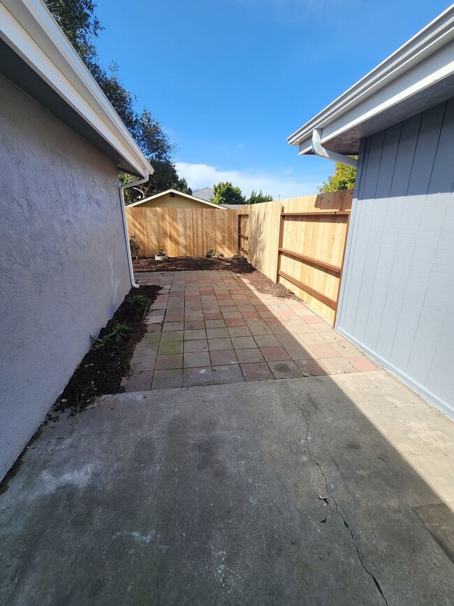 Building Photo - Updated 2 Bed, 1 Bath In Grover Beach