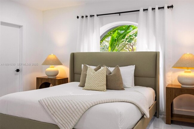 Building Photo - 1651 SW 13th Ave