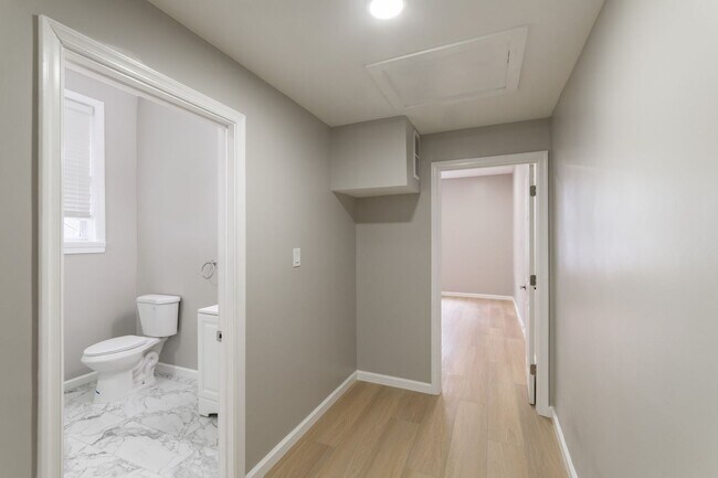 Building Photo - 2827 W Girard Ave