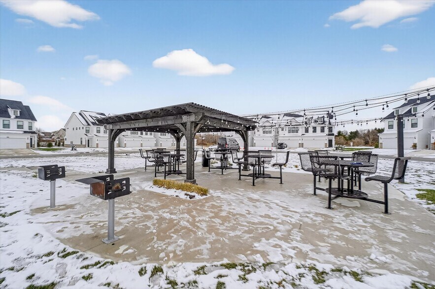 Building Photo - 10942 Haflinger Dr