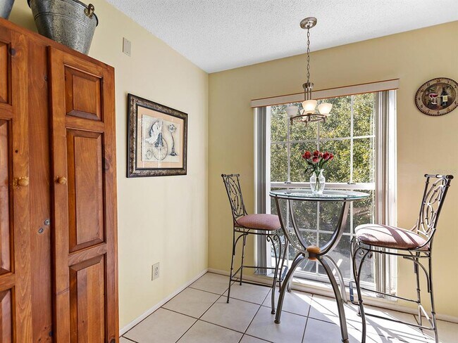 Building Photo - 4415 Longmeadow