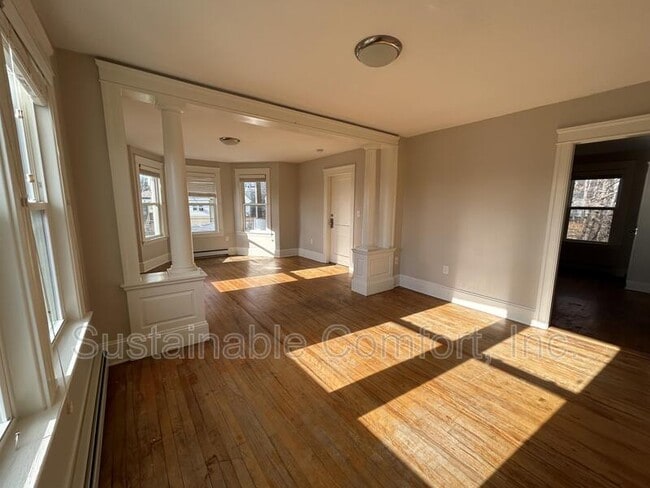 Building Photo - 38 Shamrock St