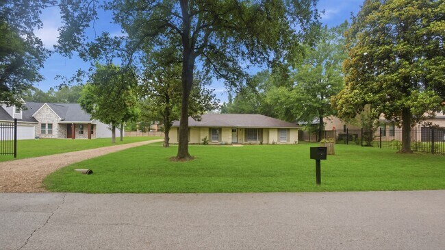 Building Photo - 1511 Sungail Dr