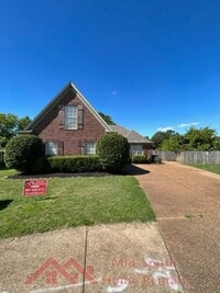 Building Photo - 11817 Village Center St