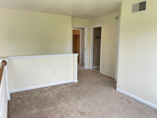 Building Photo - Luxury 3 Bedroom, 1.5 Bathroom End of Row ...