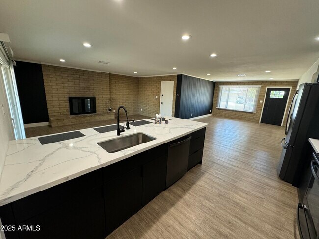 Building Photo - 2115 S Stanley Pl