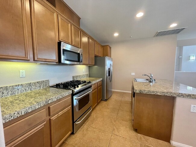 Building Photo - COMING SOON!!! 2 Bedroom 2 Bathroom 2 Story Condo in Palm Desert