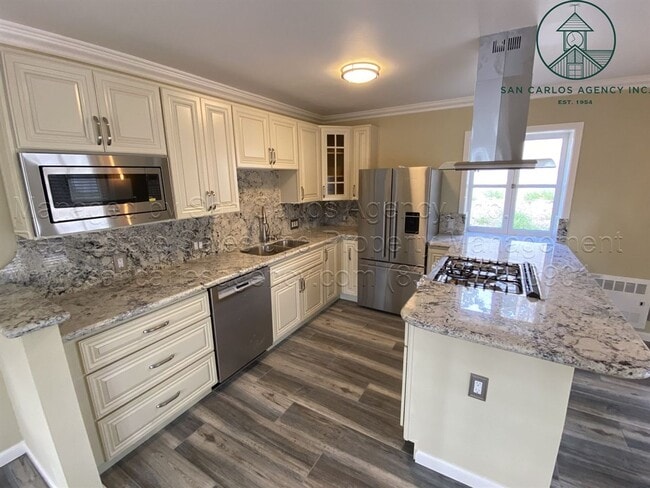 Building Photo - Completely Remodeled One Bedroom Carmel Hi...
