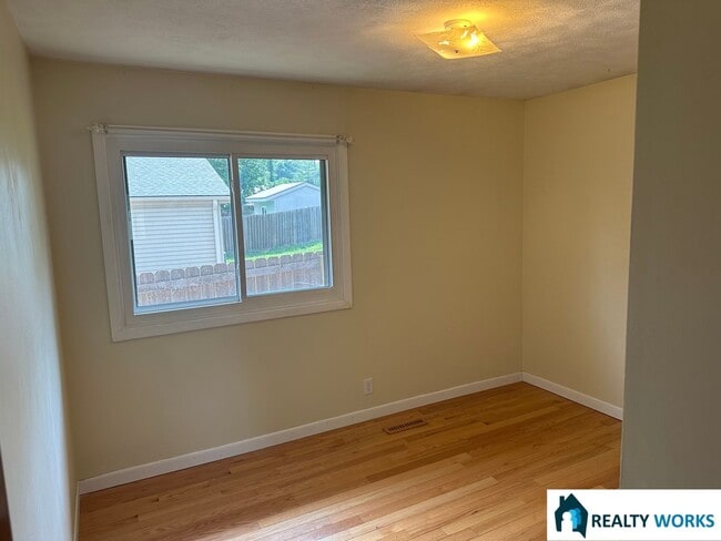 Building Photo - Charming 4 Bed Home
