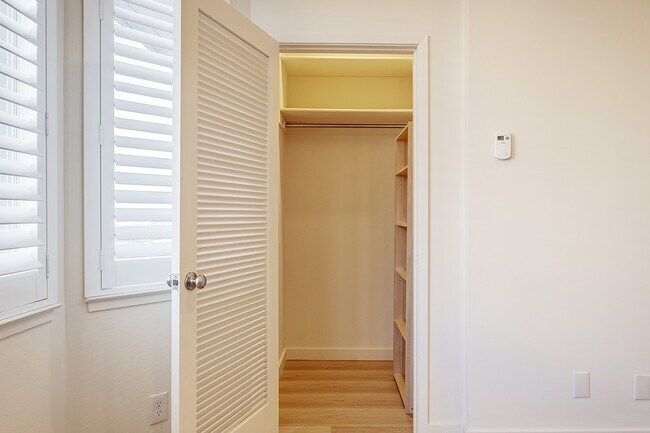 Building Photo - 2101 Baker St