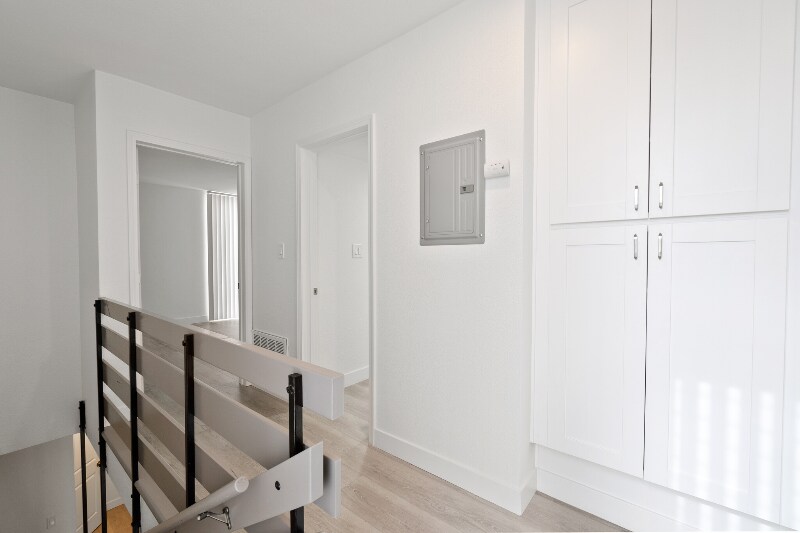 Building Photo - 712 S Fernwood St