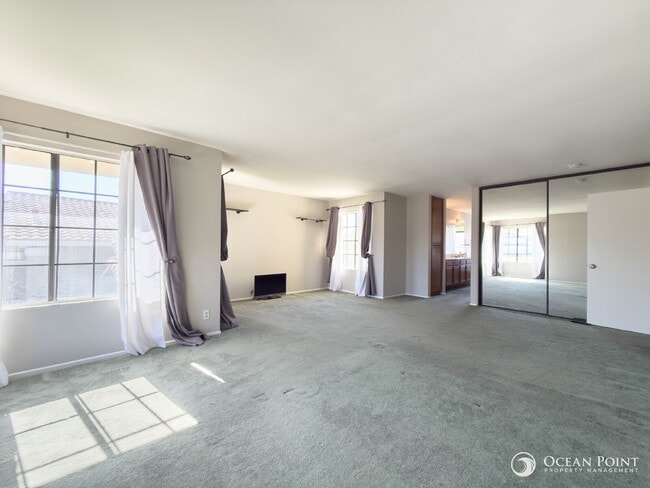 Building Photo - 4 Bedroom Home for Rent in Moorpark!
