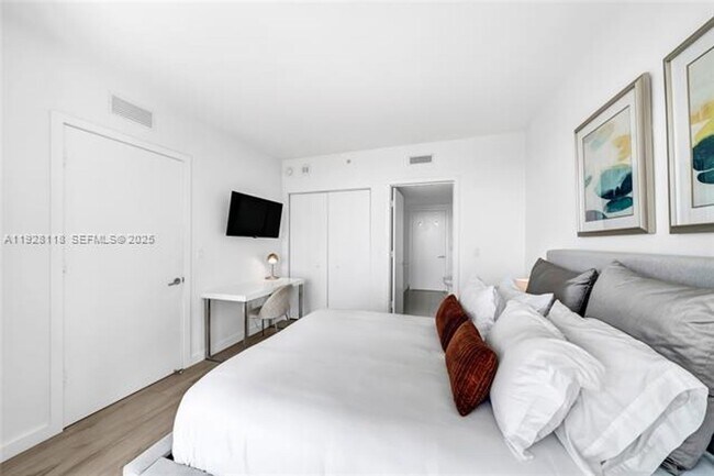 Building Photo - 1300 S Miami Ave