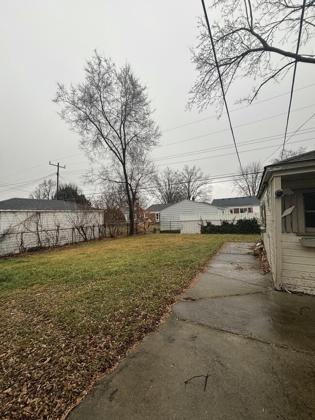 Building Photo - 12116 Columbia Ave