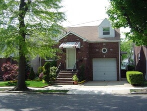 Building Photo - Saint Pauls Avenue, Cliffside Park, NJ 07010 - 1 BR 1 BA multi-family home