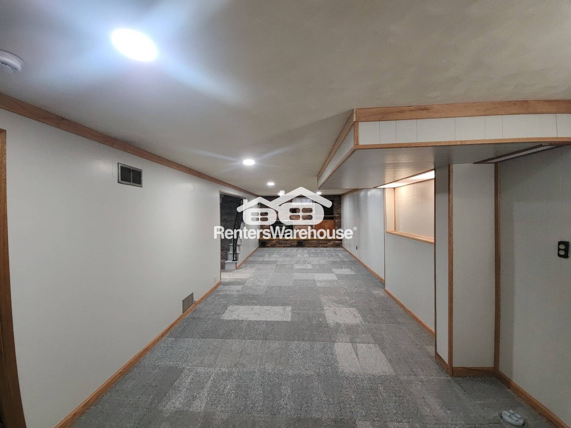 Building Photo - 732 E Lincoln Rd