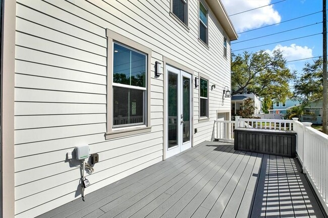 Building Photo - 1299 5th St S