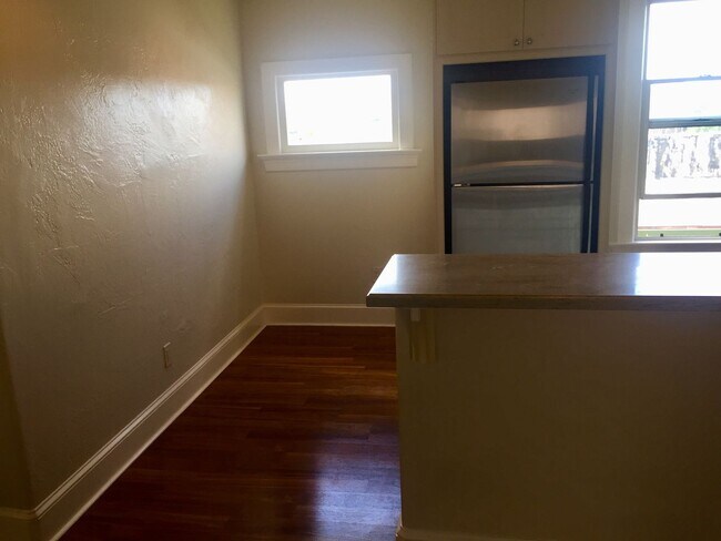 Building Photo - CM530L