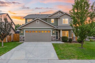 Building Photo - 4bd/2.5ba Home Near the Marketplace Nampa ...
