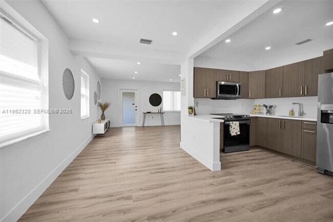 Building Photo - 6540 SW 4th St