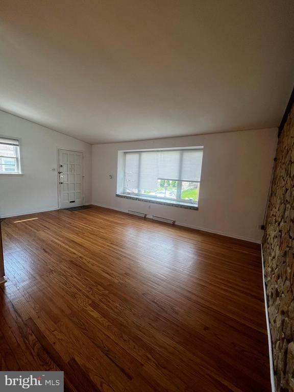 Building Photo - 8905 Revere St