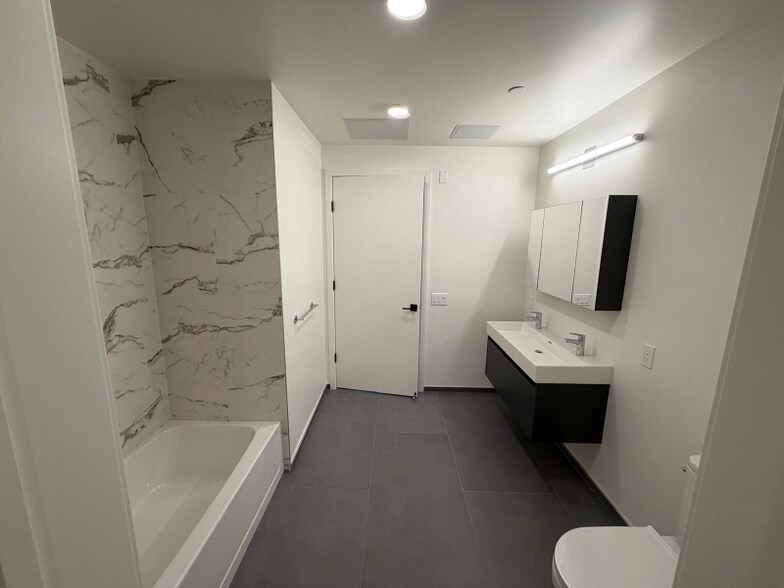 Building Photo - 395 6th St