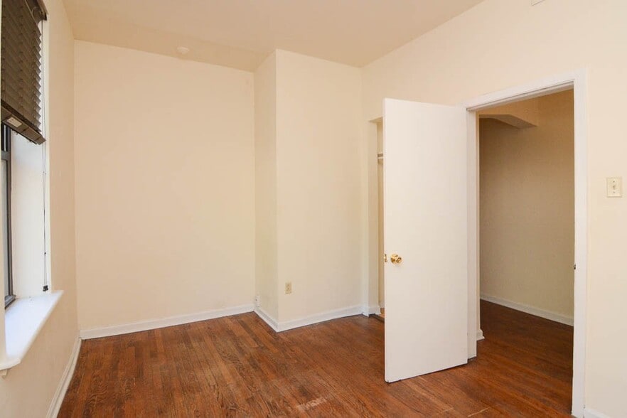 Building Photo - 3145 W Medill Ave