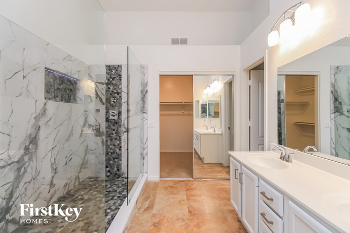 Building Photo - 2907 E Millbrae Ln