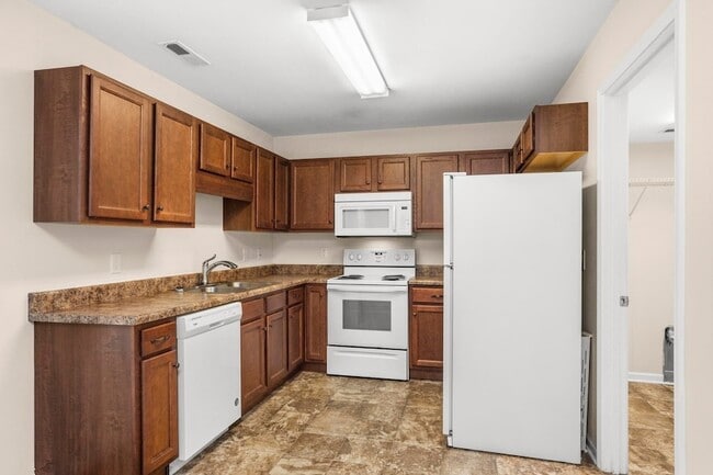 Building Photo - 1355 Macedonia Dr