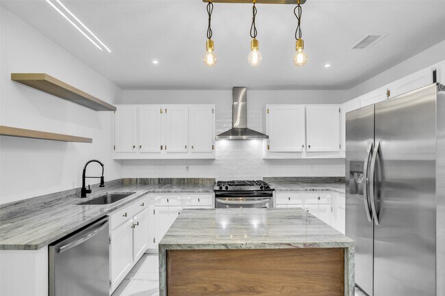 Building Photo - 41 Hickory Oak Dr