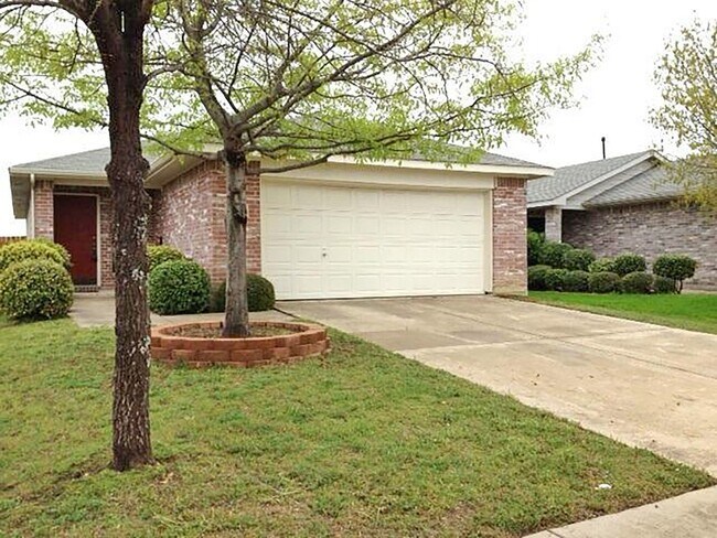 Primary Photo - Great 3 Bdrm 2 Bath Home in North Denton Tx
