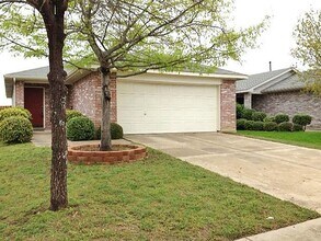 Building Photo - Great 3 Bdrm 2 Bath Home in North Denton Tx