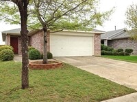Building Photo - Great 3 Bdrm 2 Bath Home in North Denton Tx