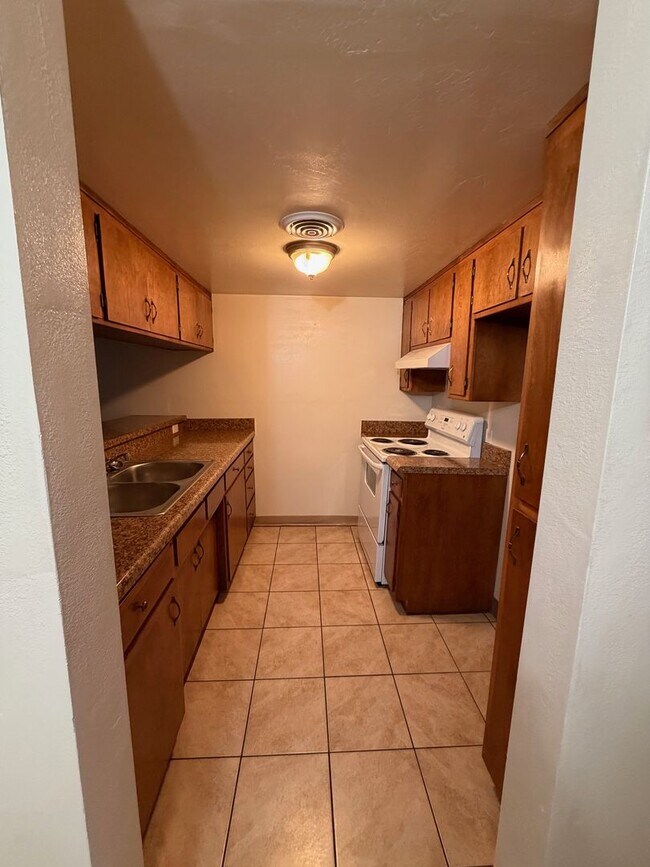 Building Photo - 1968 Stine Rd