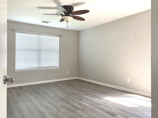 Building Photo - 21235 Bending Green Way