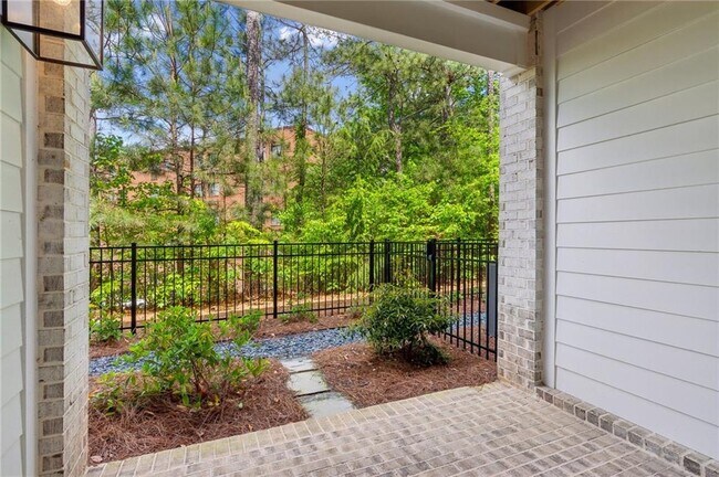 Building Photo - 427 Burton Dr
