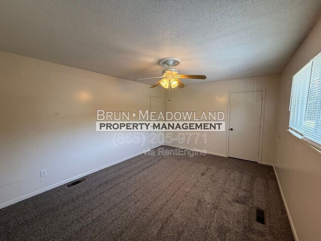 Building Photo - 1811 Meadowland Ln