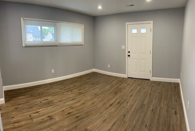 Building Photo - Pennsbury School District  Available for m...