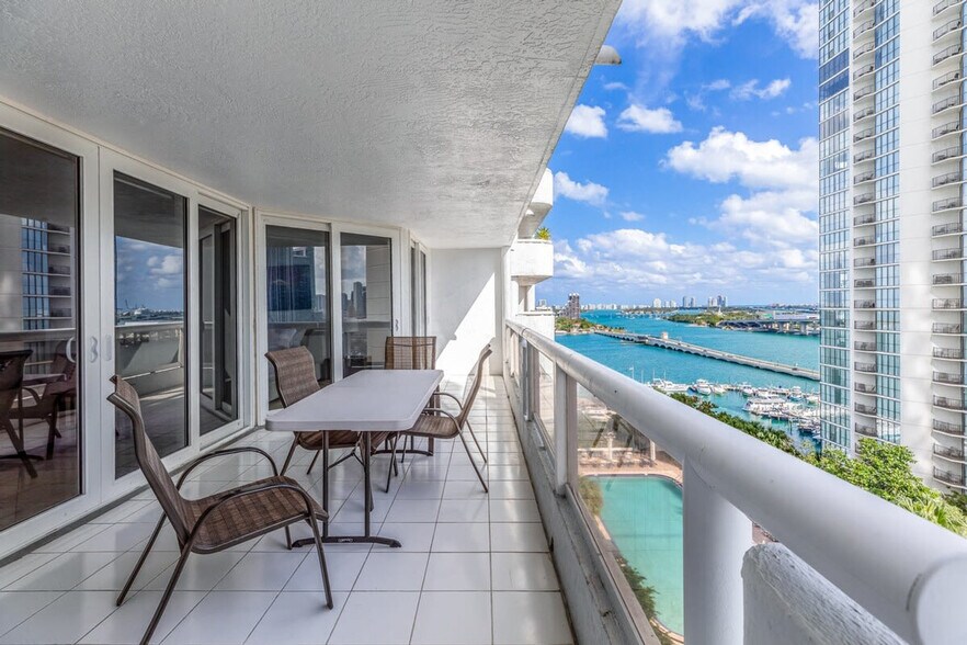 Building Photo - 1717 N Bayshore Dr